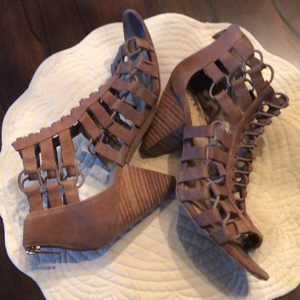 🤎Vince Camuto Leather & Stretch Woven high ankle, back zipper, low heel sandals